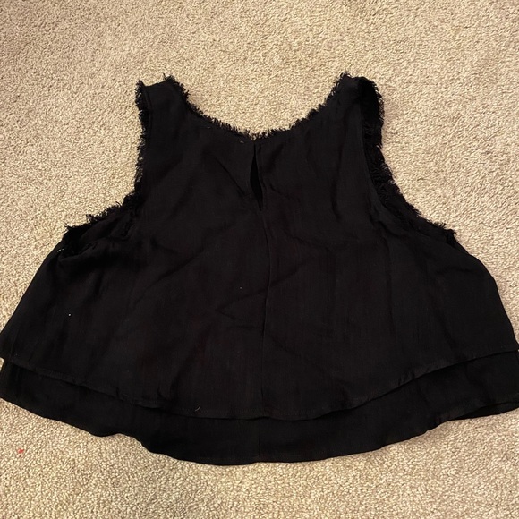 Cropped Black Layered Tank - Picture 2 of 3